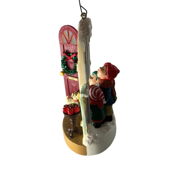 Hallmark Keepsake Ornament - Caroling at‎ The Door (2003) - Picture 2 of 10